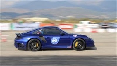 بالفيديو.. سيارة 