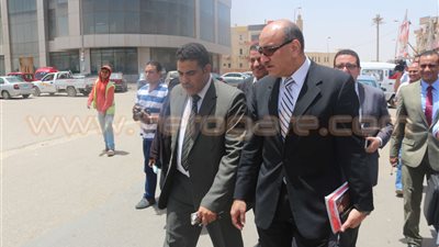 «جنينة» يغادر «الجنايات».. وفريق دفاعه ينتظر قرار المحكمة