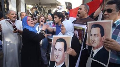 أبناء مبارك يدعمونه أمام أكاديمية الشرطة بمحاكمة القرن