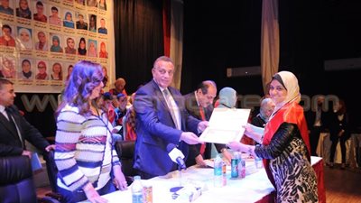 محافظ الجيزة يكرم أوائل الثانوية العامة والدبلومات الفنية