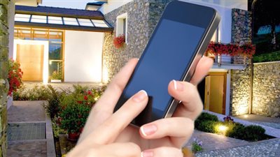 ابتكار من «آبل» يحوّل «أي فون» للتحكم بالأجهزة الإلكترونية بالمنزل