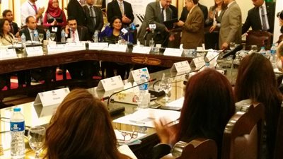 «أي جي بنك» يوقع مذكرة تفاهم مع «سياسة واقتصاد القاهرة»