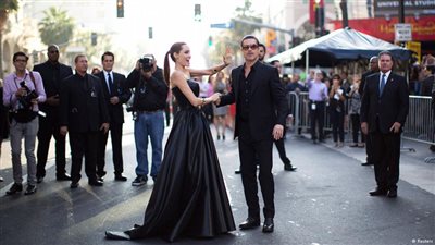 لكمة في وجه براد بيت خلال افتتاح فيلم رفيقته أنجلينا جولي