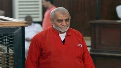 بدء محاكمة «بديع» في «أحداث عنف بني سويف»