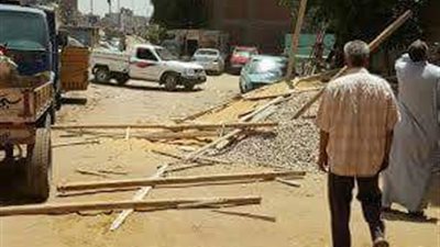 بالصور.. إزالة بناء مخالف في الخصوص