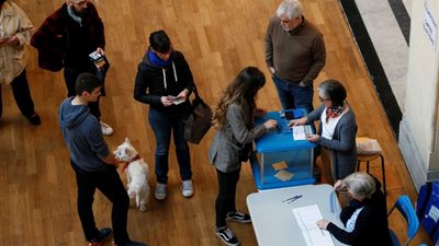 إغلاق مكاتب الاقتراع في عدد من المدن الفرنسية.. ومؤشرات بتقدم ماكرون