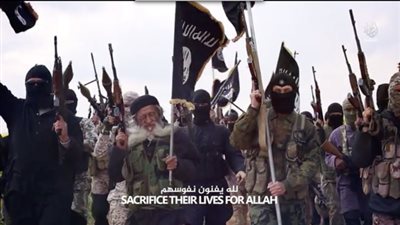 بالفيديو والصور.. «داعش» ينشر فيديو جديدا يظهر عمليات ذبح الرهائن