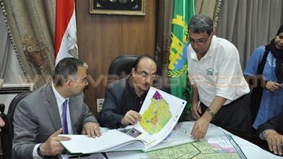 محافظ القليوبية ونائب وزير الإسكان يبحثان تطوير المناطق العشوائية