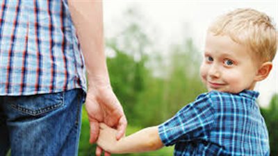 8 خطوات تجعل الأب قدوة حسنة لأبنائه