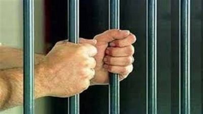 السجن 6 سنوات لموظف وربة منزل بتهمة الاتجار في الهيروين بالوراق