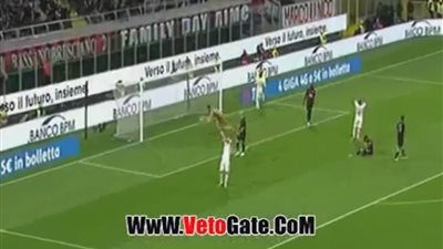 بالفيديو.. محمد صلاح يهدر فرصة هدف ثالث أمام ميلان