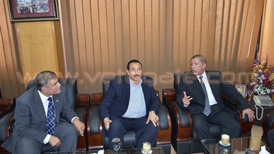 بالصور.. محافظ الإسماعيلية ومدير الأمن يستقبلان وفد بنك الاستثمار
