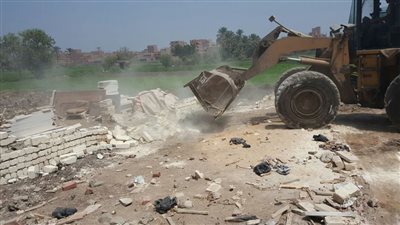 إزالة 10 حالات تعد على الأراضي الزراعية بشبرا الخيمة