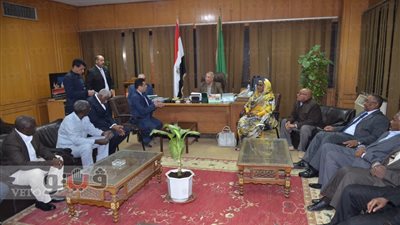 بالصور.. محافظ الإسماعيلية يستقبل وفدا من السودان