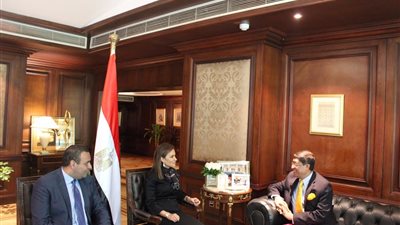 وزيرة التعاون الدولى تبحث التعاون الاقتصادى مع السفير الهندى