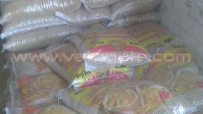 بالصور.. التحفظ على 70 طن سكر و22 طن مكرونة داخل مخزن بالمنيا