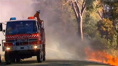 أستراليا تسارع لإطفاء الحرائق قبل موجة حر وشيكة
