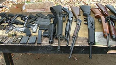 القبض على 3 أشخاص بحوزتهم أسلحة نارية وبيضاء بشبرا الخيمة