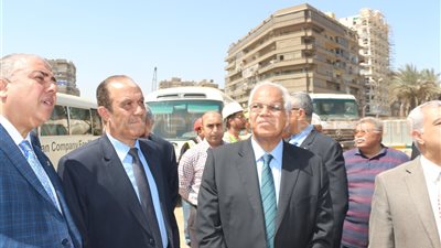 بالفيديووالصور .. وزير النقل يتفقد محطتي مترو «هليوبوليس وألف مسكن»