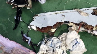 20 يومًا من البحث عن الطائرة المصرية المنكوبة والنتيجة «صفر».. مصادر: تضييق نطاق البحث إلى ٢ كيلومتر.. وخبراء الحوادث: الاستعانة بالأشلاء والحطام في حالة فقدان الصندوق الأسود