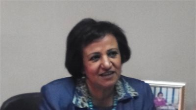 سكرتيرة المرأة العاملة: 