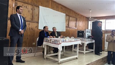 بالصور.. «مميش» يسلم مواد إغاثة لأقباط العريش النازحين للإسماعيلية