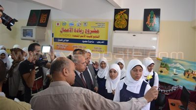 بالصور.. وزيرة التعاون ومحافظ قنا يتفقدان مشروعات الصندوق الاجتماعي