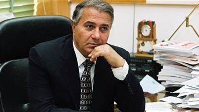 فاروق جويدة ورئيس المركز القومي للترجمة يصلان عزاء فاروق شوشة