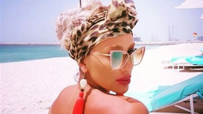 مايا دياب تنشر صورتها بمايوه.. وجمهورها: «حلو التان»