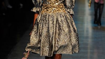 بالصور.. «دولتشى آند جابانا» تعود لعصر النهضة في أزياء شتاء وخريف 2017