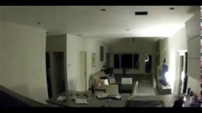 بالفيديو والصور.. شاهد ماذا فعلت «نشالة» في منزل أثناء نوم صاحبته