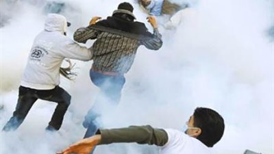 قوات الأمن تطلق قنابل الغاز على 
