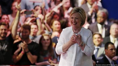 كلينتون تعلن فوزها بترشيح الديمقراطيين في الانتخابات الرئاسية