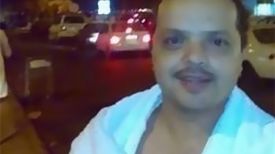 محمد هنيدي ينشر صورته بملابس الإحرام