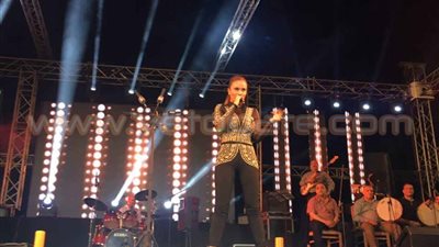 عشرات من جمهور نيكول سابا يغادرون حفلها الغنائي ردا على تأخرها