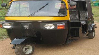 إصابة شخصين فى حادث انقلاب توك توك بالعريش