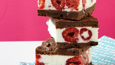 سندوتش براونيز جوز الهند بالآيس كريم