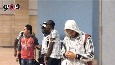 بالفيديو.. الحزن يخيم على لاعبي الزمالك في مطار القاهرة