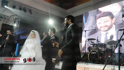 بالفيديو والصور.. حماقى يحيى حفل زفاف في أول ظهور له بعد وفاة والده