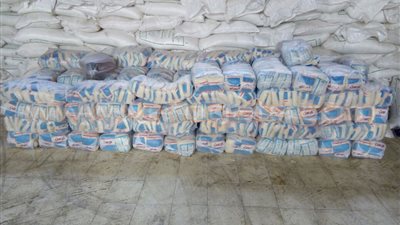 بالصور.. ضبط 500 طن سلع غذائية مخبأة داخل مخازن بالقاهرة