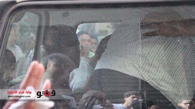 بالفيديو والصور.. لحظة القبض على أحد عناصر 