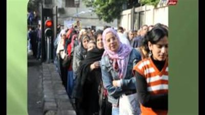 بالفيديو.. مظهر شاهين لنساء مصر: «أحذيتكن فوق رأسي»