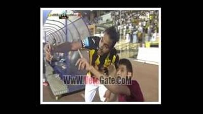 بالفيديو.. كهربا يحتفل بهدفه الأول مع اتحاد جدة بـ«سيلفي» مع معاق