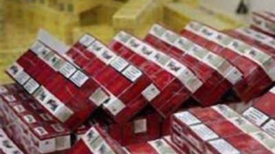 ضبط 4 مهربين بحوزتهم 12 ألف قاروصة سجائر بالصحراء الغربية