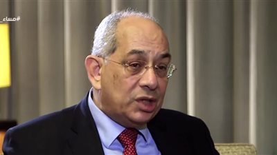 وزير المالية الأسبق يطالب الحكومة بفتح حسابات بنكية للفقراء