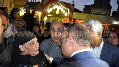 بالصور.. محافظ القليوبية يشهد جنازة شهيد كمين الخصوص