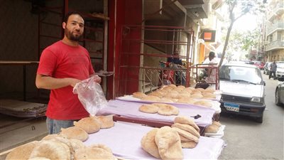 أصحاب مهن شاقة بالسويس يتحدون حرارة الجو لاستكمال صيامهم.. «تقرير»