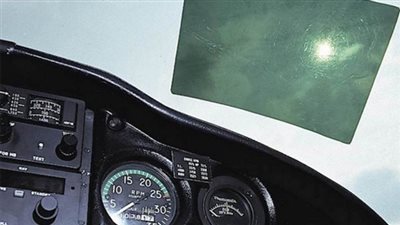 3 طرق لمنع أشعة الشمس من مضايقة عينيك أثناء القيادة