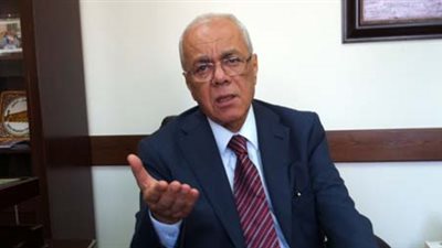 وصول أمين عام رئاسة فلسطين إلى مطار القاهرة للقاء مسئولين