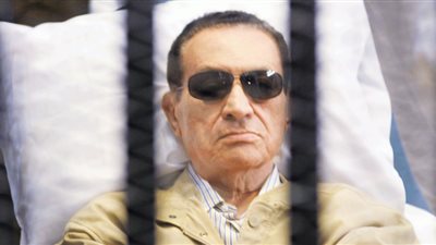 غياب مبارك عن محاكمته في قتل المتظاهرين